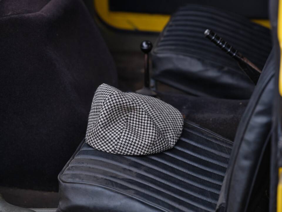 Bild 29/32 von Reliant Regent Van 10cwt (1969)