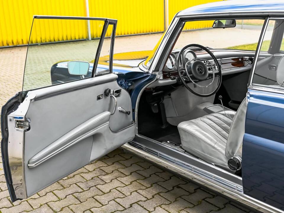 Imagen 7/13 de Mercedes-Benz 280 SE 3,5 (1971)