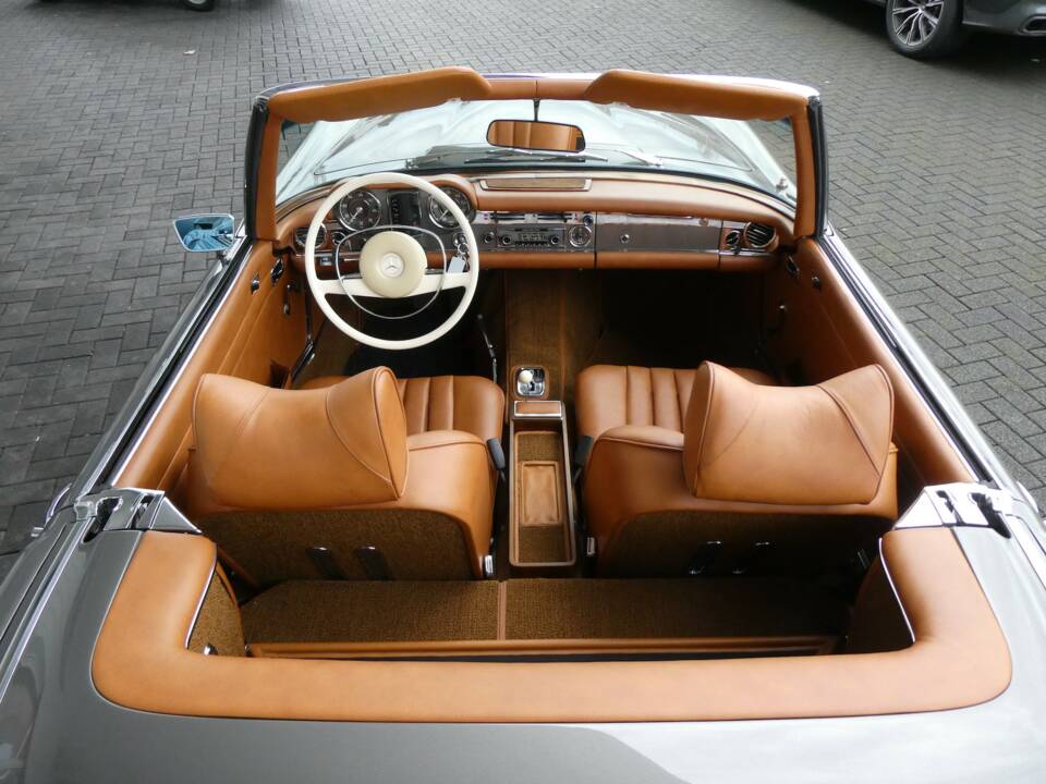 Image 18/27 of Mercedes-Benz 280 SL (1968)
