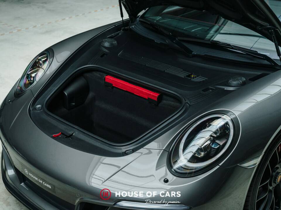 Image 12/25 of Porsche 911 Carrera 4 GTS (2017)