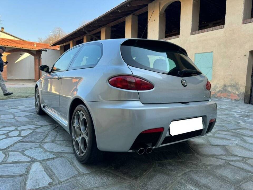 Image 2/10 of Alfa Romeo 147 3.2 GTA (2003)