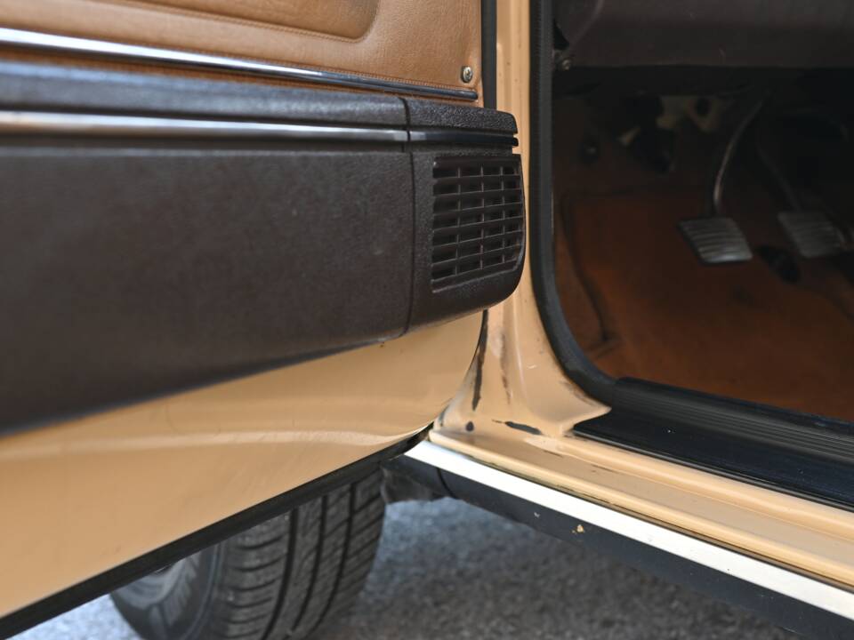 Immagine 8/26 di Volkswagen Golf Mk I 1.1 (1983)