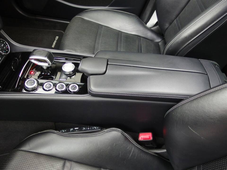 Image 37/97 of Mercedes-Benz CLS 63 AMG S 4MATIC (2013)