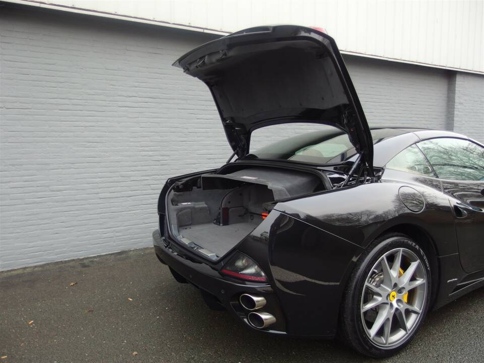 Image 66/99 of Ferrari California (2010)