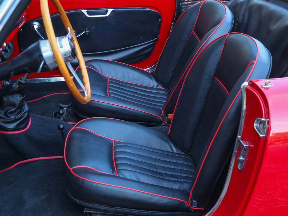 Image 23/50 of Alfa Romeo Giulia 1600 Spider (1963)
