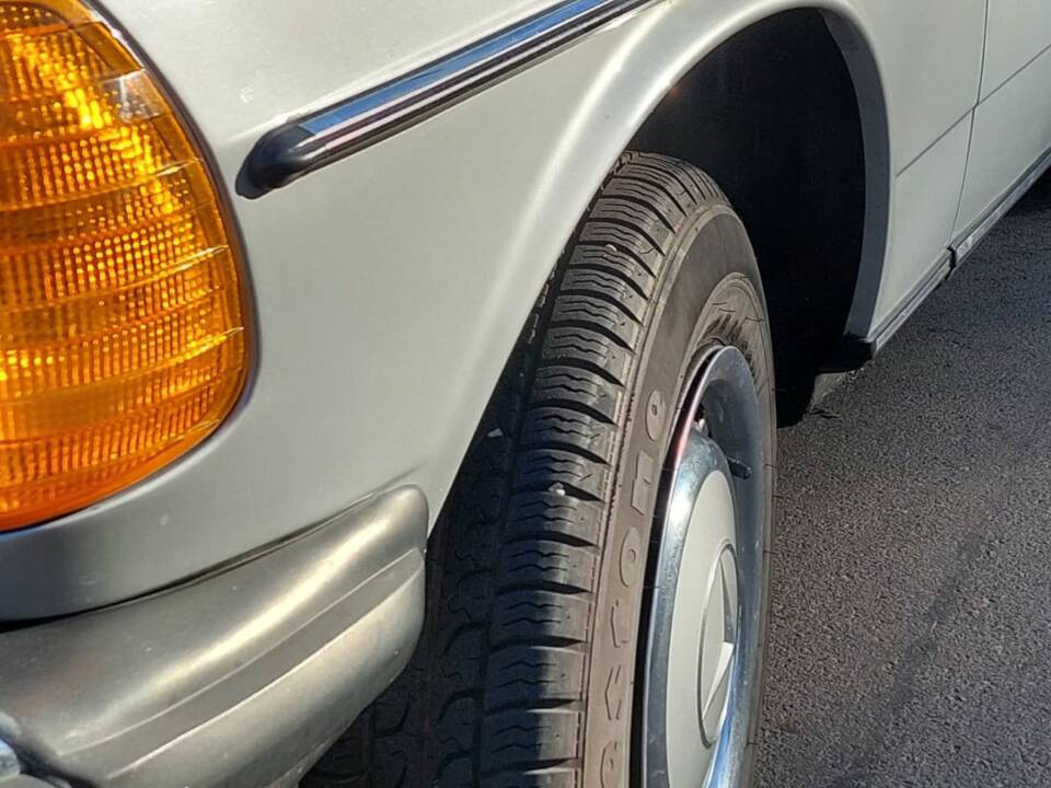 Image 8/16 of Mercedes-Benz 250 (1980)