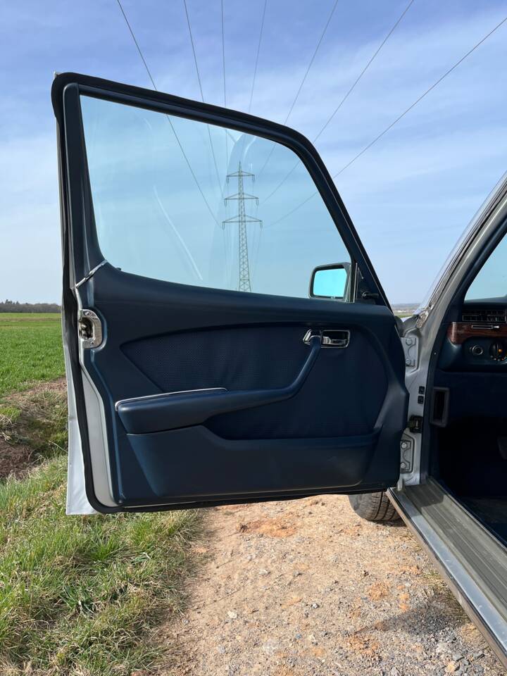 Image 14/17 de Mercedes-Benz 280 SE (1977)