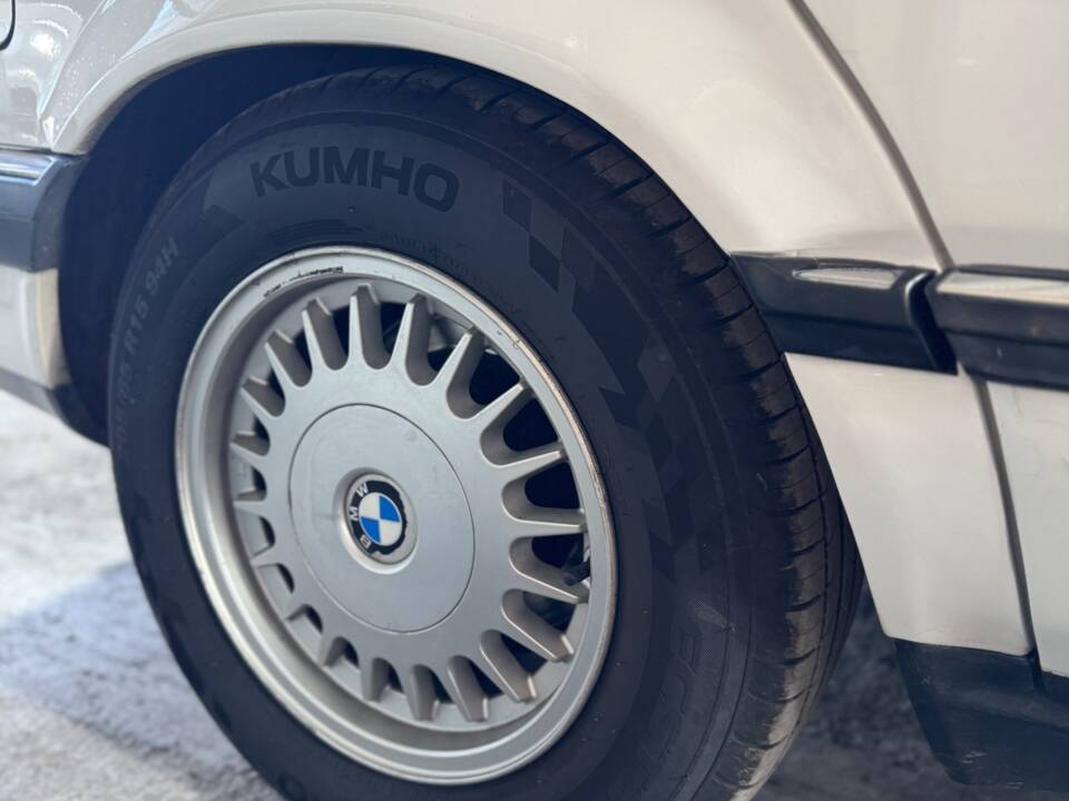 Image 12/37 of BMW 735i (1991)
