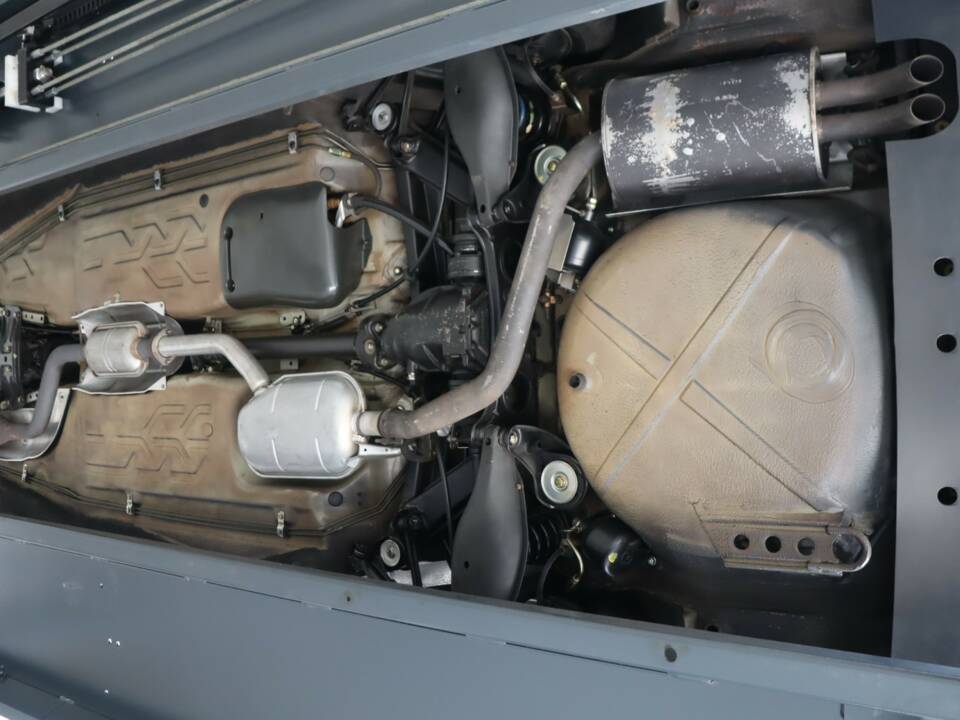 Immagine 36/50 di Mercedes-Benz 190 E 2.3-16 (1986)