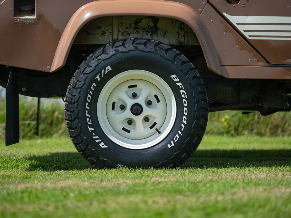 Image 14/33 of Land Rover Defender 110 (1983)