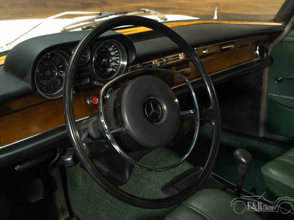 Image 4/5 of Mercedes-Benz 280 SE (1969)