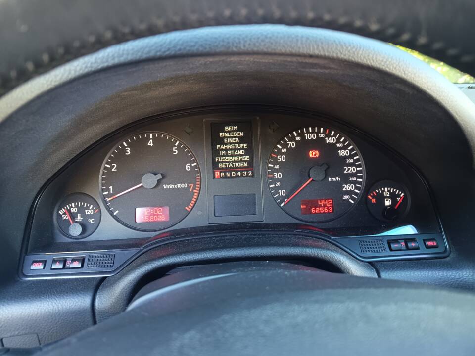 Bild 15/25 von Audi A8 4.2 quattro (2001)