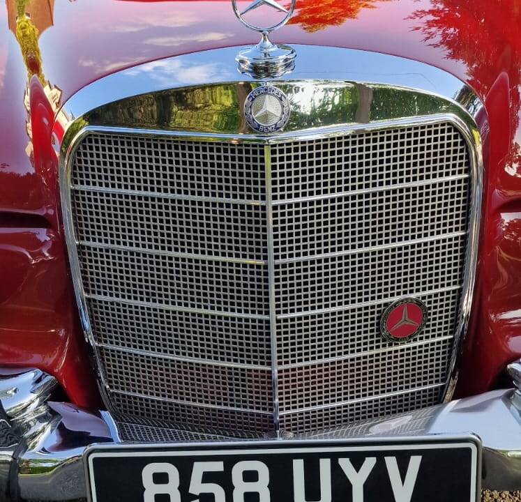 Image 40/44 of Mercedes-Benz 220 SE b (1962)