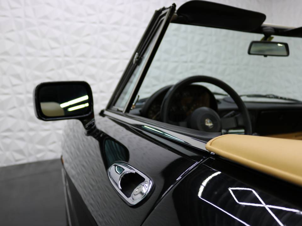 Imagen 21/38 de Alfa Romeo 2.0 Spider (1990)