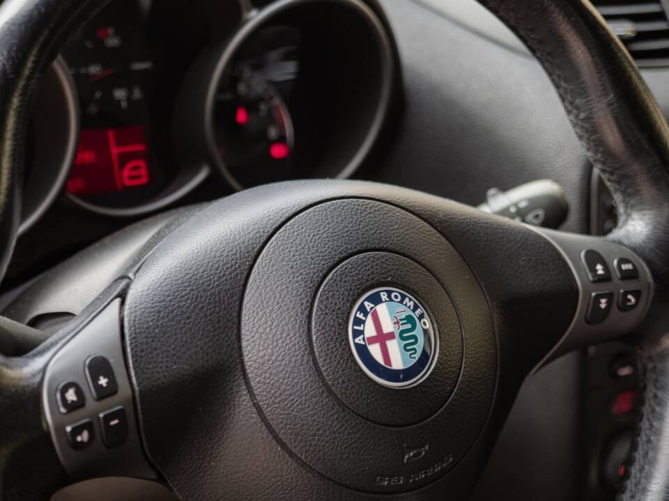 Image 51/60 of Alfa Romeo 147 3.2 GTA (2003)