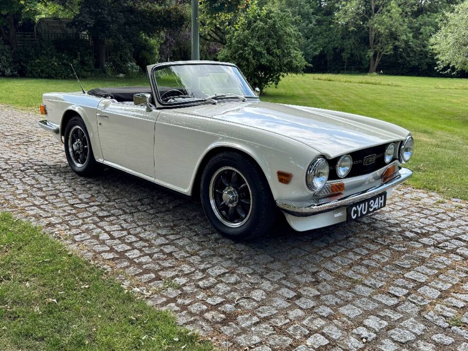 Image 3/30 of Triumph TR 6 PI (1970)