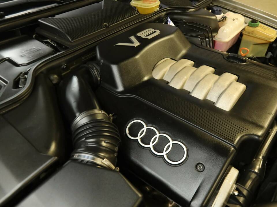 Immagine 48/50 di Audi A8 4.2 quattro (1995)
