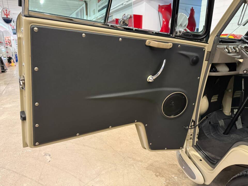 Image 4/26 of Volkswagen T1 Samba (1965)