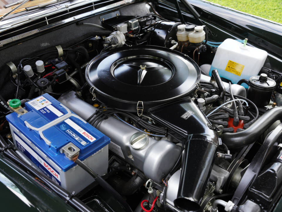 Image 32/50 of Mercedes-Benz 280 SE 3,5 (1971)