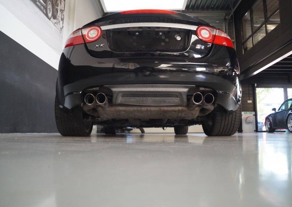 Image 26/65 of Jaguar XKR (2009)