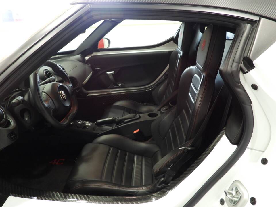 Image 5/15 of Alfa Romeo 4C (2014)