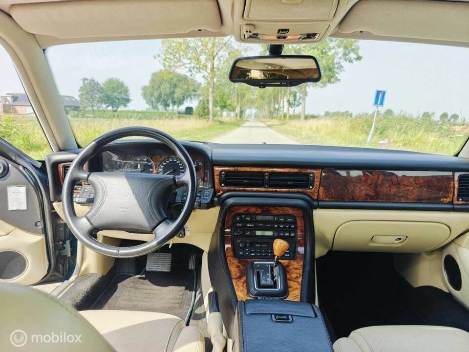Image 24/50 of Jaguar XJR 4.0 Supercharged (1996)
