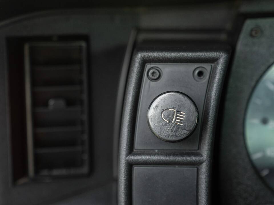Image 36/50 of Chevrolet Camaro Z28 (1992)