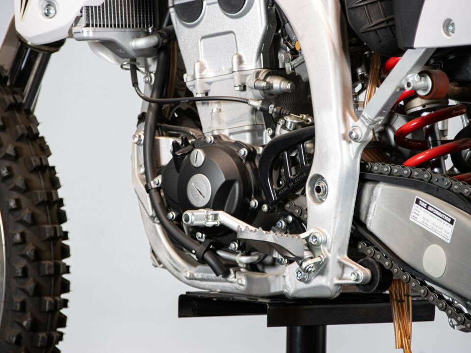 Image 11/50 de Yamaha DUMMY (2008)