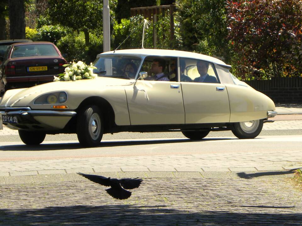 Image 1/31 of Citroën D Spécial (1974)