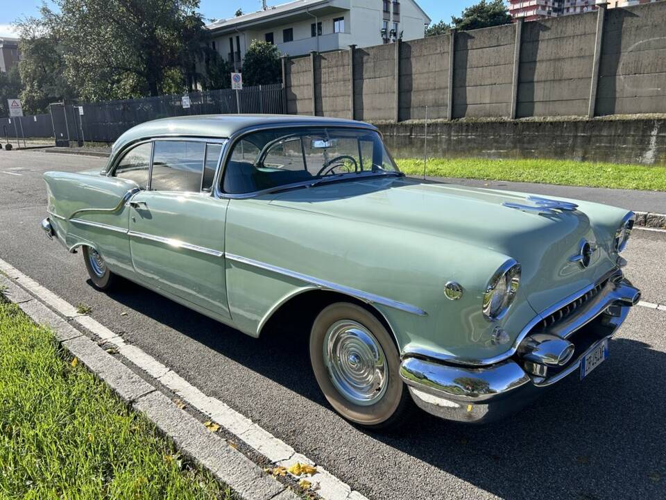 Bild 1/8 von Oldsmobile 88 Holiday Sedan (1955)
