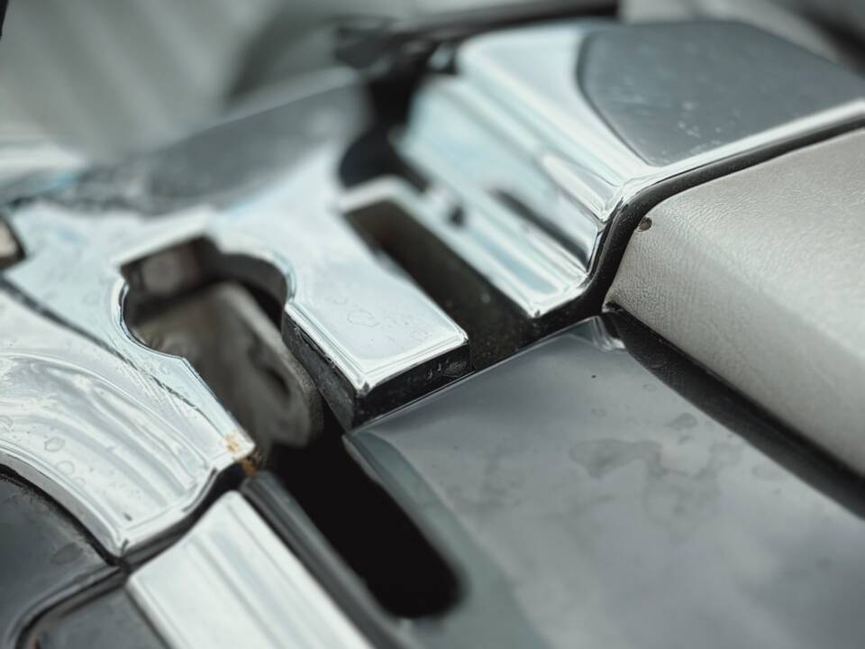Image 15/17 de Mercedes-Benz 500 SL (1984)