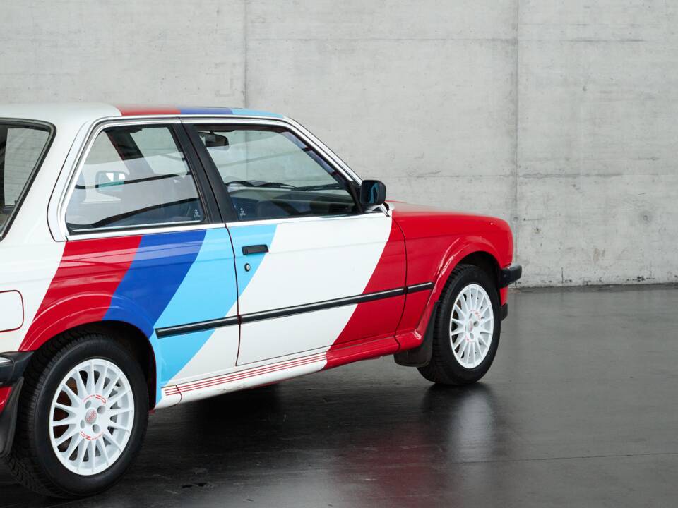 Bild 27/50 von BMW 325i (1986)