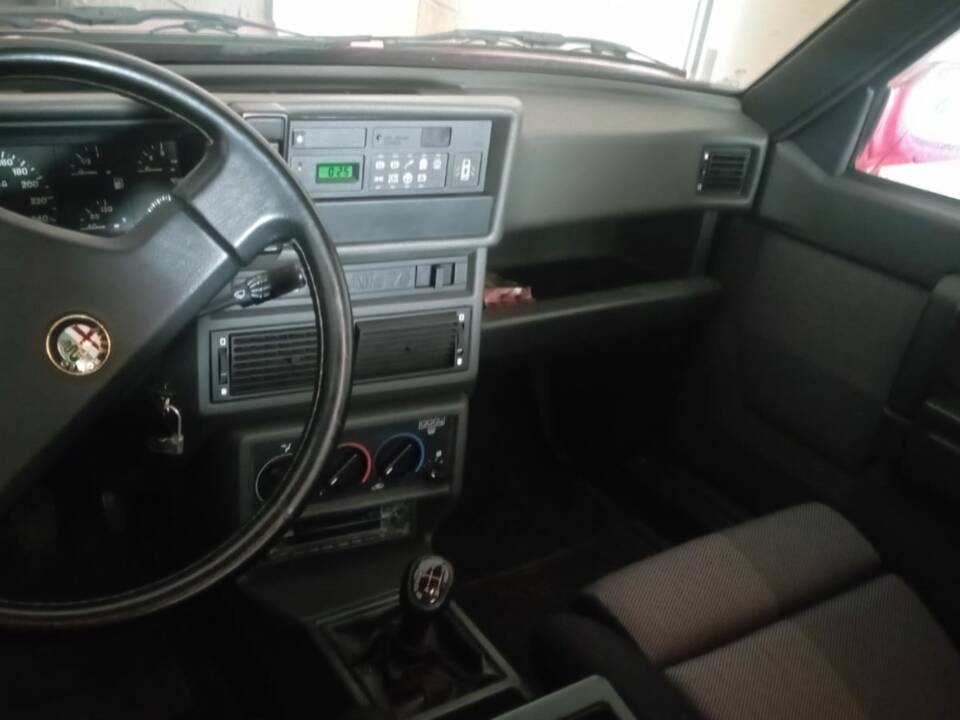 Image 26/51 of Alfa Romeo 75 1.8 Turbo (1991)