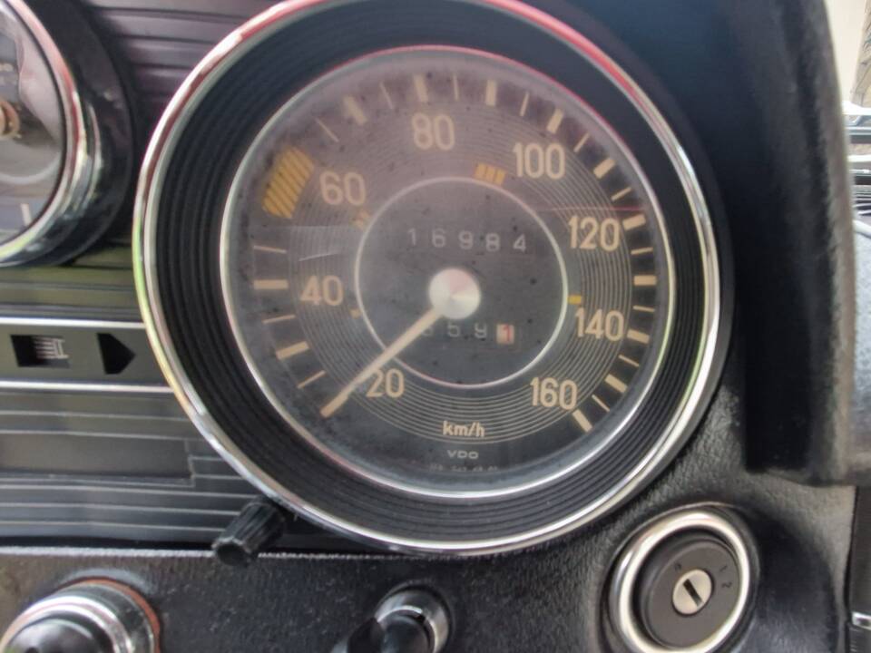 Image 6/6 de Mercedes-Benz 200 D (1975)