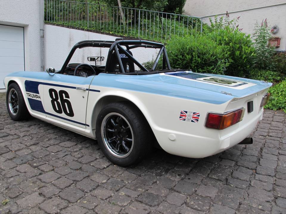 Image 6/15 of Triumph TR 6 (1975)