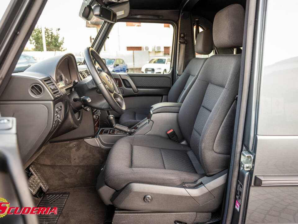 Image 15/25 of Mercedes-Benz G 350 CDI (2009)