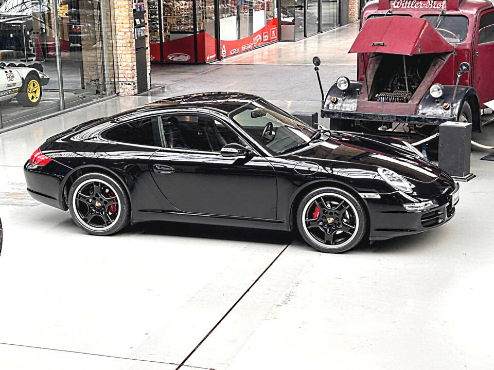 Imagen 5/29 de Porsche 911 Carrera (2006)