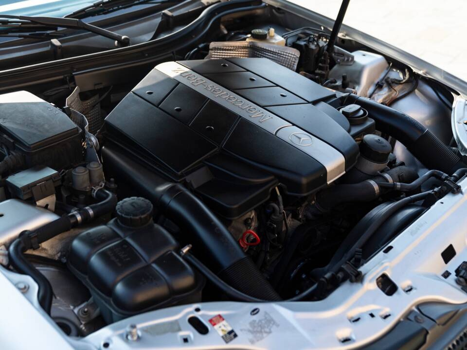 Image 45/48 of Mercedes-Benz SLK 320 (2001)