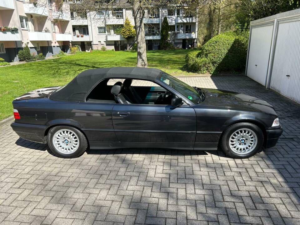 Immagine 3/11 di BMW 325i (1993)