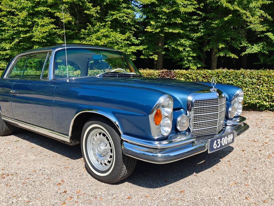 Immagine 6/17 di Mercedes-Benz 280 SE 3,5 (1971)