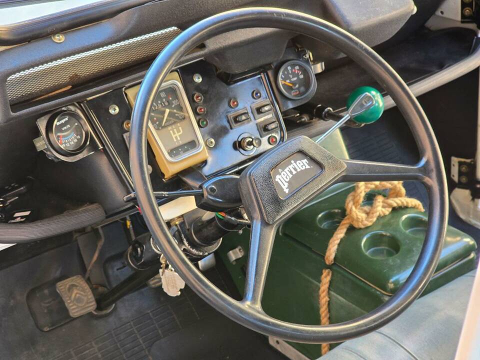 Image 13/50 of Citroën 2 CV 6 (1991)