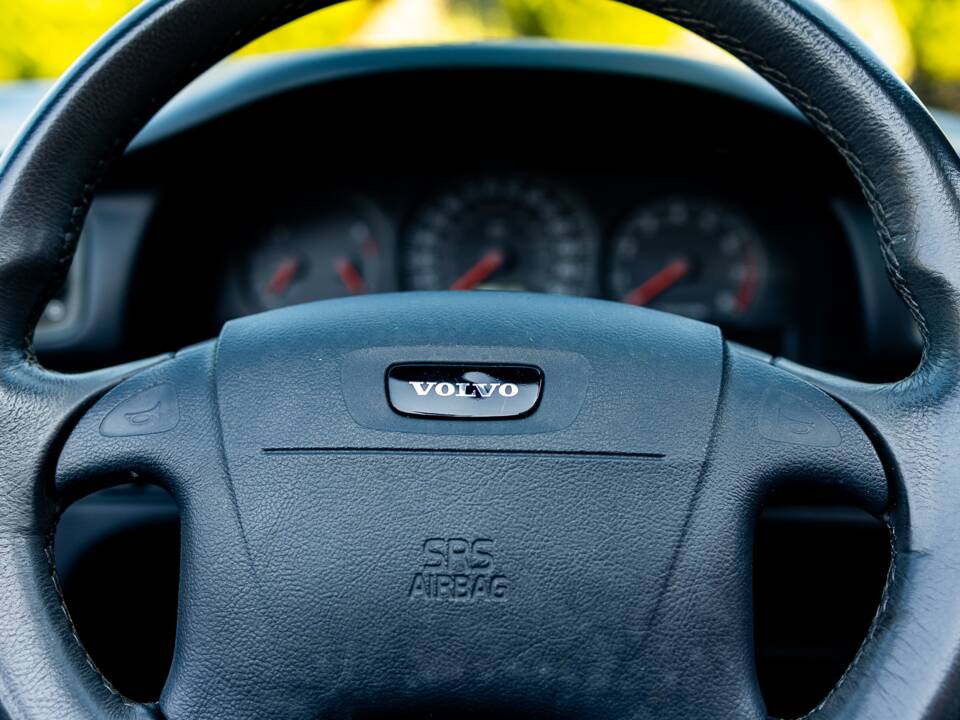 Image 37/48 of Volvo C70 2.0 T (2001)