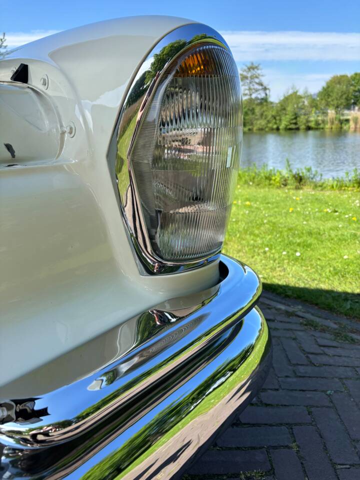Image 20/64 of Mercedes-Benz 220 S b (1965)