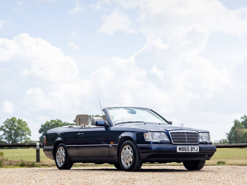 Bild 11/46 von Mercedes-Benz E 320 (1994)