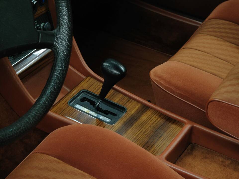 Bild 42/50 von Mercedes-Benz 380 SE (1980)