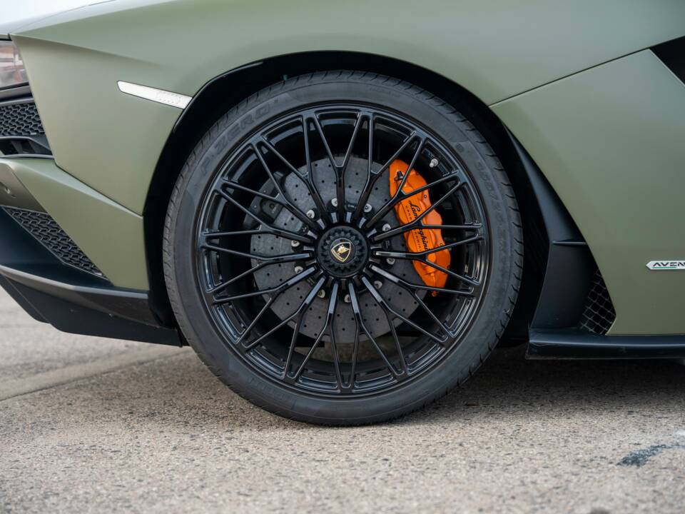 Image 20/44 of Lamborghini Aventador S (2020)