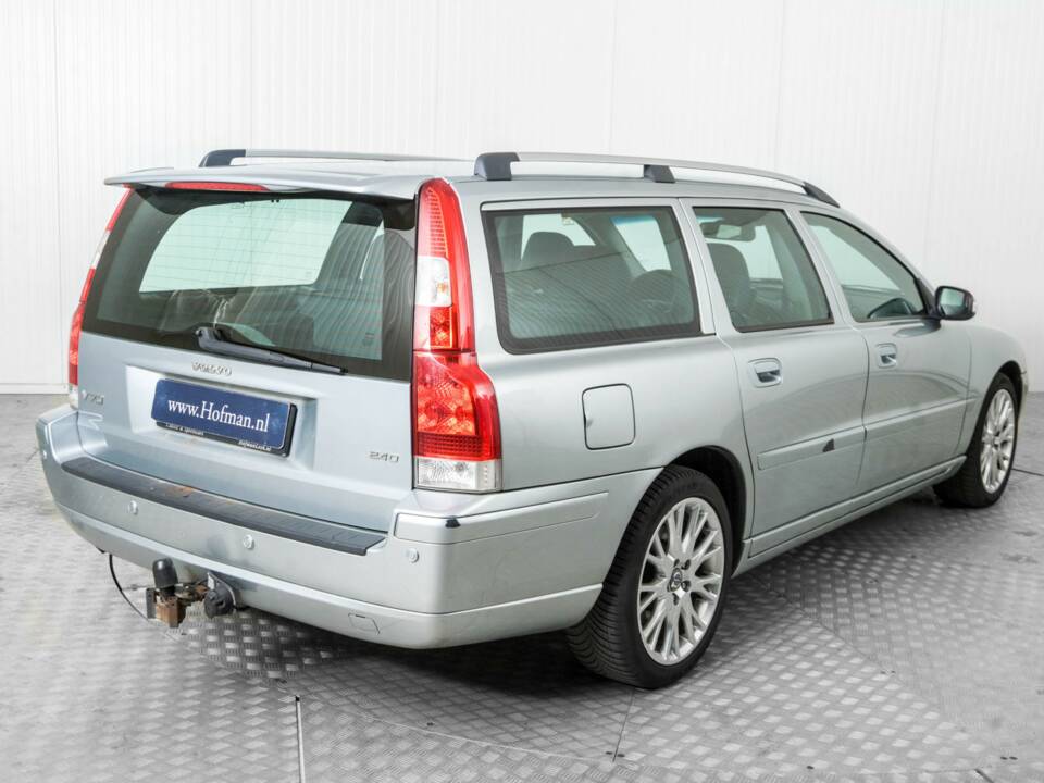 Image 23/36 of Volvo V70 D5 (2008)