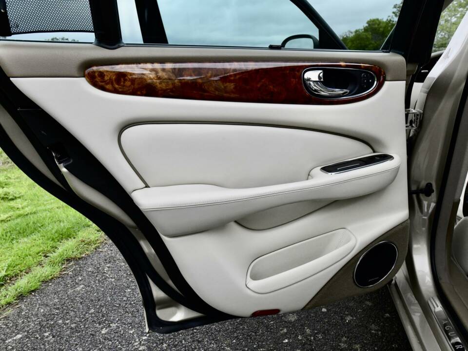 Afbeelding 24/50 van Jaguar XJ 8 4.2 (2003)