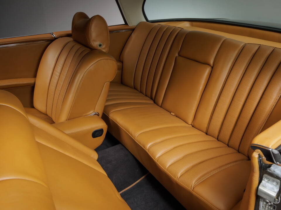 Image 21/46 of Mercedes-Benz 280 SE 3,5 (1971)