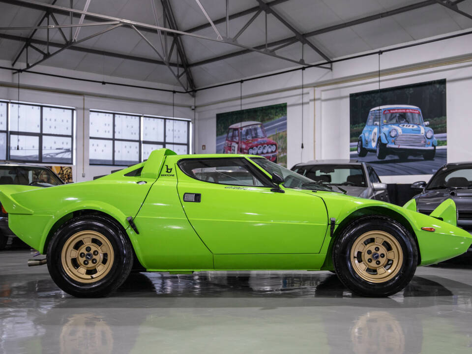 Image 30/44 of Lancia Stratos HF Stradale (1974)